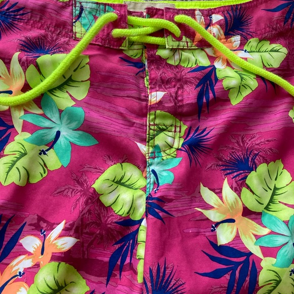Neon board shorts, floral print in great condition - Picture 5 of 6